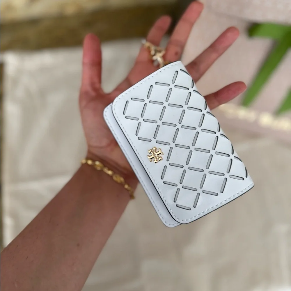 New Tory Burch 215+! EMERSON PERFORATED FLAP CARD CASE  WHITE